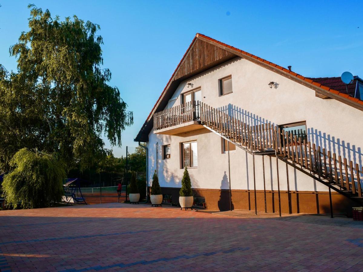 Tenisz Vendégház Ordacsehi Exterior foto