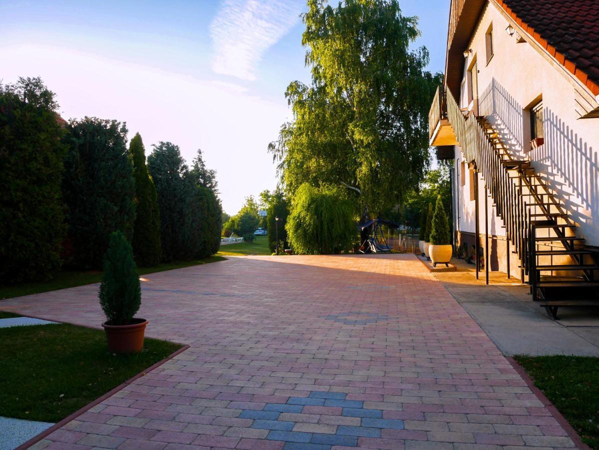 Tenisz Vendégház Ordacsehi Exterior foto